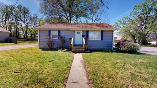 611 N Ash St, Nevada, MO, 64772-2154 | Card Image