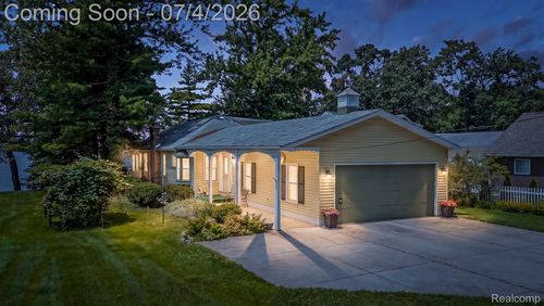 93 Danforth St, White Lake, MI, 48386-2410 | Card Image