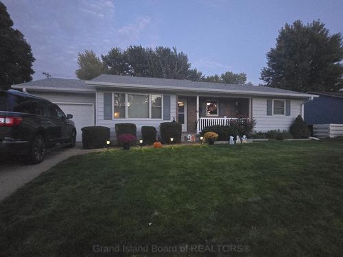 1254 Apache Ave, Hastings, NE, 68901-2813 | Card Image