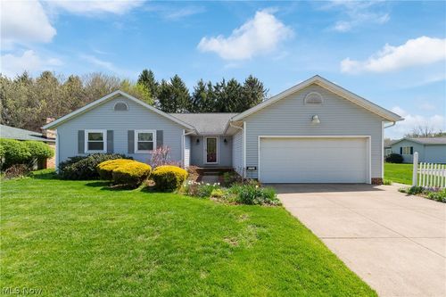 3757 Ramsey Dr, Green, OH, 44685-8717 | Card Image