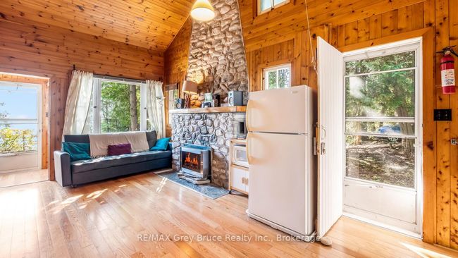 1081 Dyers Bay Rd, House other with 2 bedrooms, 1 bathrooms and 4 parking in Miller Lake ON | Image 15