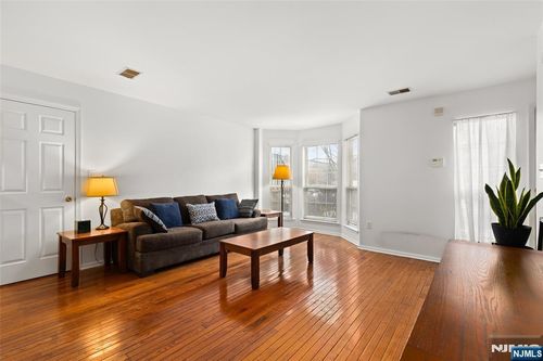 50 Pine St, Montclair, NJ, 07042-4734 | Card Image