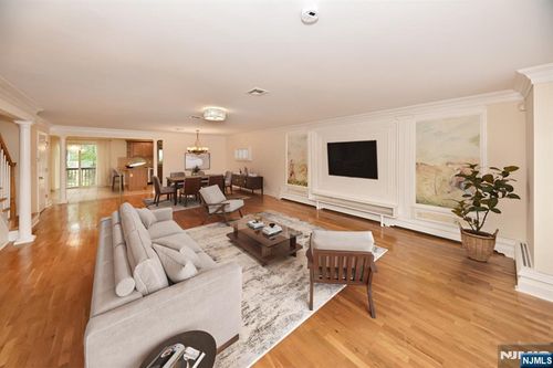20 Skymark Ct, Upper Saddle River, NJ, 07458-2318 | Card Image