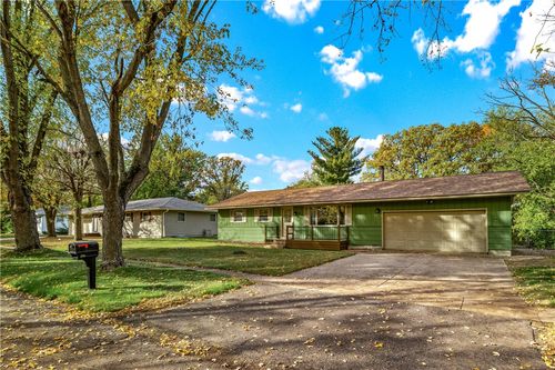 820 11th St W, Altoona, WI, 54720-1313 | Card Image