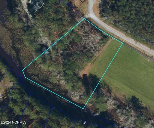 243 Stillwater Ln, Oriental, NC, 28571-8847 | Card Image