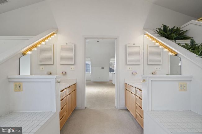 1537 Cedar Ave, Townhouse with 4 bedrooms, 5 bathrooms and null parking in MCLEAN VA | Image 42