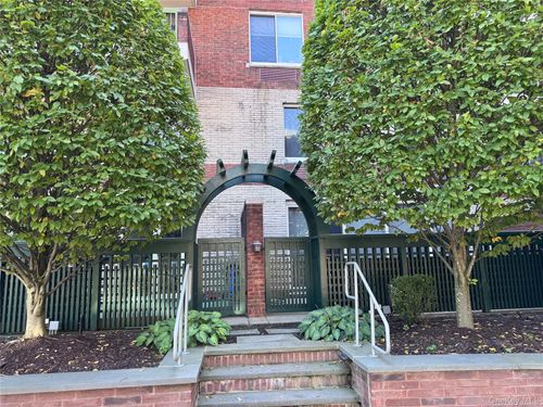 unit-m27-100 Hilton Ave, Garden City, NY, 11530-1599 | Card Image