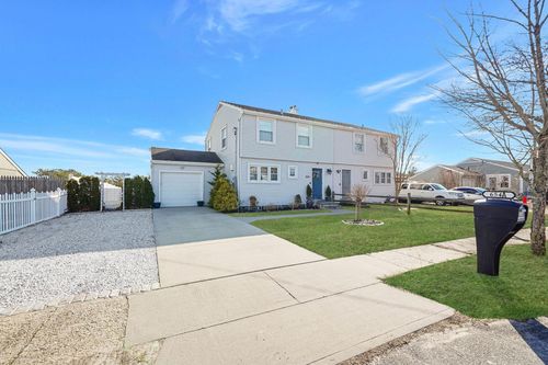 a-654 Hamilton Avenue, Southampton, NY, 11978 | Card Image