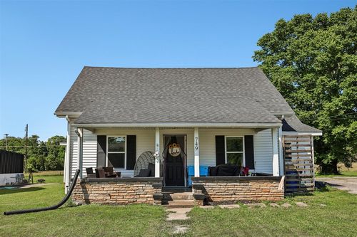 749 N Main St, Russellville, KY, 42276-2329 | Card Image