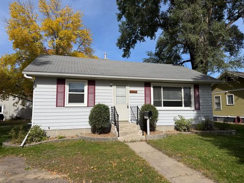 129 E Ronning Ave, Appleton, MN, 56208-1555 | Card Image