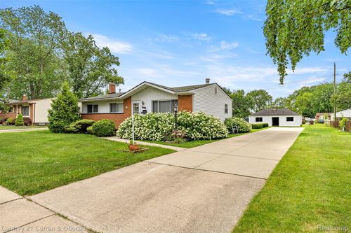 29497 Bridge St, Garden City, MI, 48135-2035 | Card Image