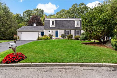 72 Tomahawk Cir, Saunderstown, RI, 02874-2111 | Card Image