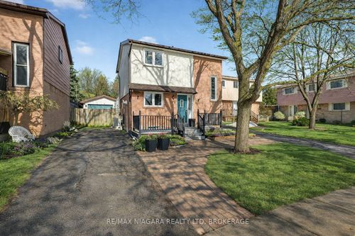75 Berrisfield Cres, Hamilton, ON, L8T4X1 | Card Image