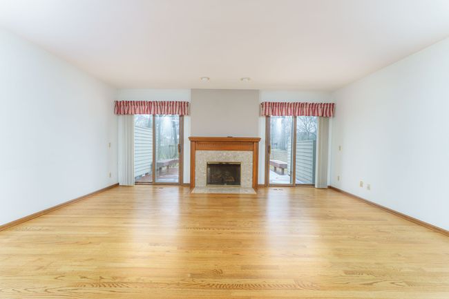 4584 Golf View Dr, Condo with 2 bedrooms, 4 bathrooms and null parking in Brighton MI | Image 5