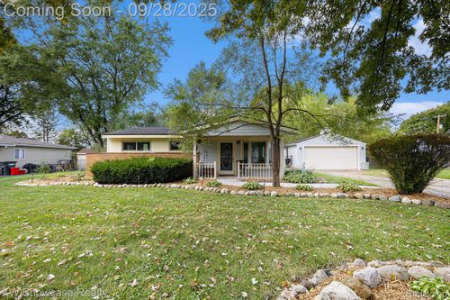 6319 Eastlawn Ave, Clarkston, MI, 48346-2420 | Card Image