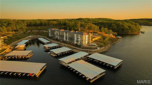 4b-183 Upper Monarch Cove Dr, Lake Ozark, MO, 65049-6239 | Card Image