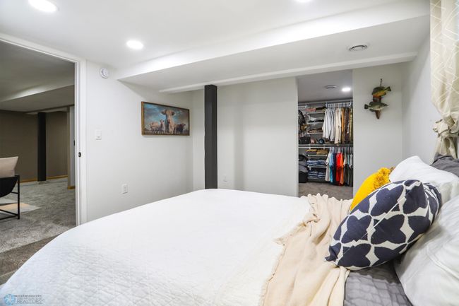 Primary into walk-in closet | Image 29