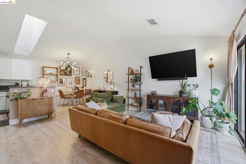 925 Villa Ter, Brentwood, CA, 94513-1278 | Card Image