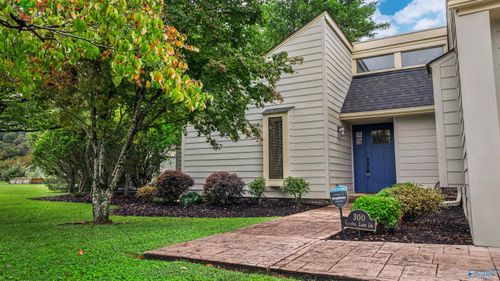 300 Crystal Lake Dr Ne, Fort Payne, AL, 35967-4214 | Card Image