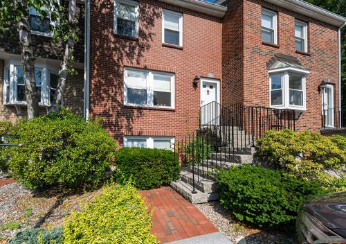 39 Derryfield Ct, Manchester, NH, 03104-4547 | Card Image