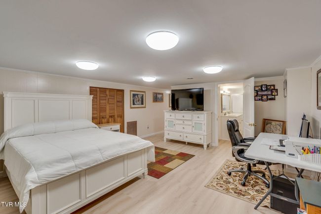 Downstairs: Room 4 | Image 38