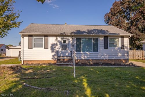 6469 Anita Dr, Parma Heights, OH, 44130-2823 | Card Image