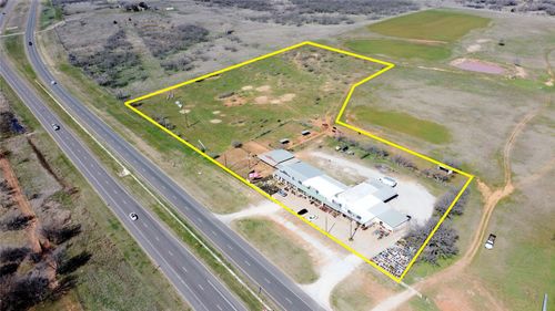 3916 Us Highway 287 N, Henrietta, TX, 76365-5562 | Card Image