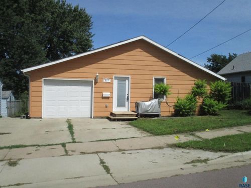 528 W Bailey St, Sioux Falls, SD, 57104-1404 | Card Image