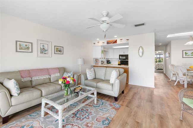 14 - 901 Gulf Dr S, Condo with 2 bedrooms, 2 bathrooms and null parking in Bradenton Beach FL | Image 5