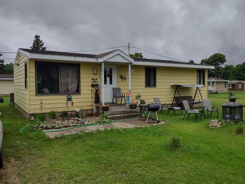 901 Lyle St, Iron River, MI, 49935-9569 | Card Image
