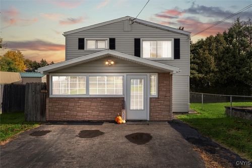 120 Hazel Ave, East Syracuse, NY, 13057-1714 | Card Image
