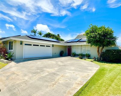 Front exterior with oversized garage | Image 1