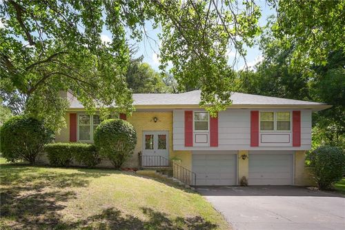 2007 Nw Chipman Rd, Lee's Summit, MO, 64081-1930 | Card Image