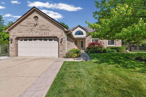 8303 Frederick Dr, Washington Township, MI, 48094-2959 | Card Image