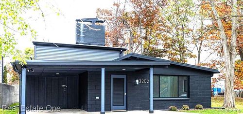 3202 Pridham St, Keego Harbor, MI, 48320-1370 | Card Image