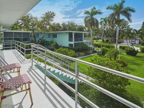 271-271 8th Ave S, NAPLES, FL, 34102-6840 | Card Image