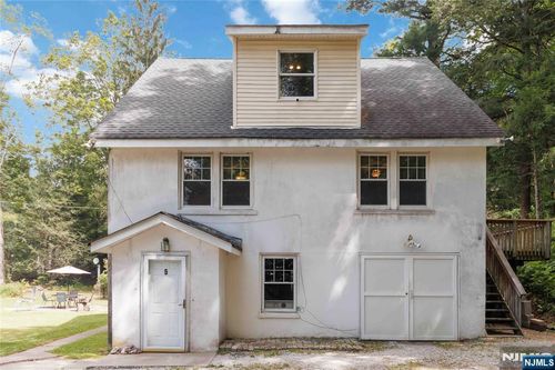 5 Fanwood Ct, Hewitt, NJ, 07421-2203 | Card Image