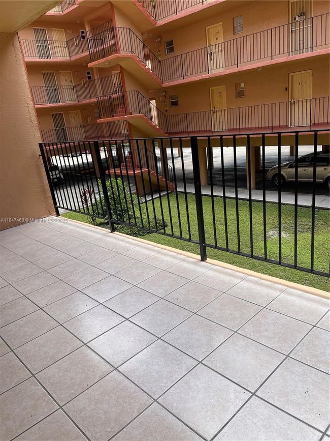 APT-3127 - 1810 W 56 Th St, Condo with 2 bedrooms, 1 bathrooms and null parking in Hialeah FL | Image 6