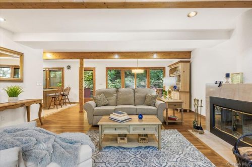 2 Deer Ridge Rd, Mount Kisco, NY, 10549-4202 | Card Image