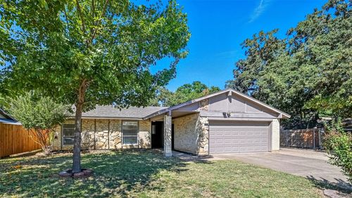 1205 Douglas St, Euless, TX, 76039-2739 | Card Image