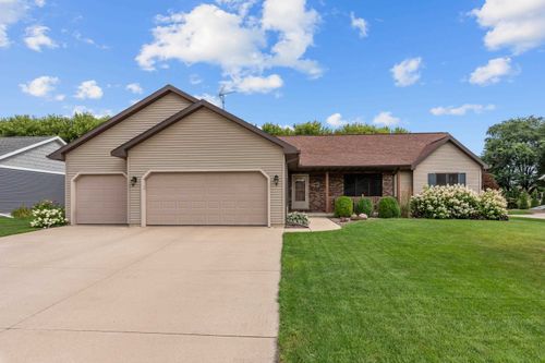 724 Robin Road, Waupun, WI, 53963-9013 | Card Image