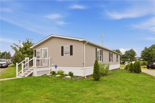 8 North Dr, Portsmouth, RI, 02871-1920 | Card Image