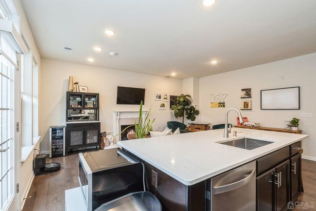 5 Robeson St, Townhouse with 2 bedrooms, 3 bathrooms and null parking in Somerville NJ | Image 8