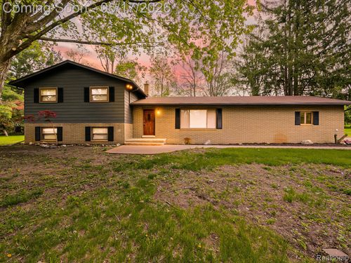 7580 Thornwood St, Canton, MI, 48187-1033 | Card Image
