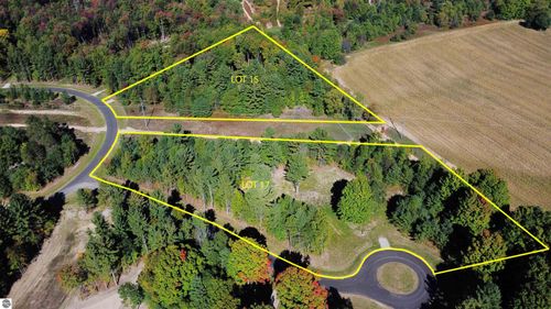 5419 Paradise Ranch Rd, Kingsley, MI, 49649-9806 | Card Image