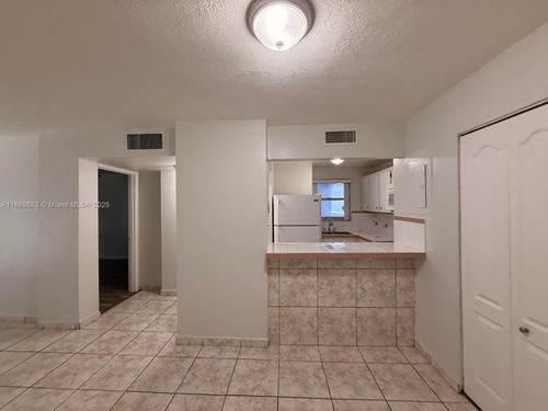 apt-210-210 Fontainebleau Blvd, Miami, FL, 33172-4570 | Card Image
