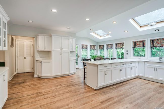Abundant Cabinet Storage | Image 7