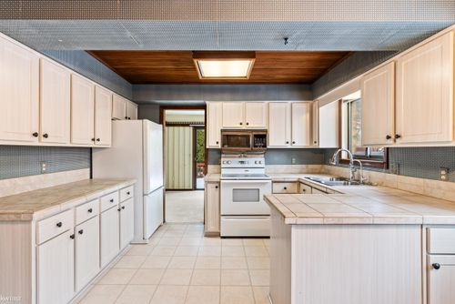 451 Sandehurst Dr, Grand Blanc, MI, 48439-1576 | Card Image