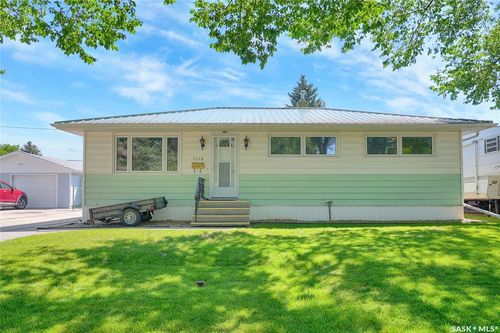 1249 Albert St, Moose Jaw, SK, S6H2Y5 | Card Image