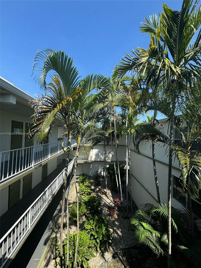 APT-315 - 4215 University Dr, Condo with 2 bedrooms, 2 bathrooms and null parking in Sunrise FL | Image 10